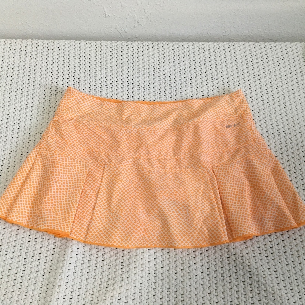 NIKE DRYFIT TENNIS SKORT, WOMAN SIZE MEDIUM ORANGE AND WHITE
